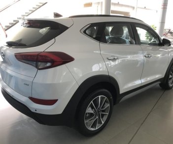 Hyundai Tucson 2.0 2018 - Hyundai Tucson 2018, có sẵn đủ màu giao ngay. Hỗ trợ vay 85% giá trị xe, hotline: 0935.90.41.41 - 0948.94.55.99