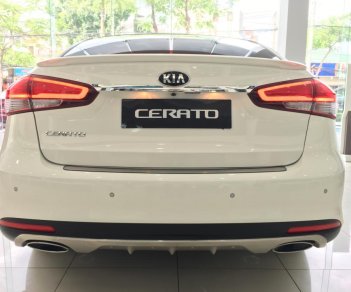 Kia Cerato 2.0 AT 2018 - Cần bán xe Kia Cerato 2.0 AT năm sản xuất 2018, màu trắng, giá 635tr lãi suất 6.6/năm