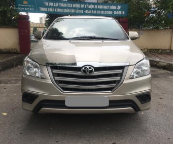 Toyota Innova G 2015 - Cần tiền bán Innova 20 15 MT, vàng cát xe gia đình chính chủ một đời