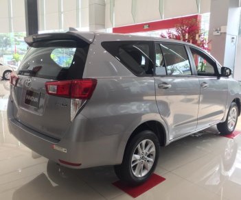 Toyota Innova E 2018 - Bán Toyota Innova E đời 2018, màu bạc