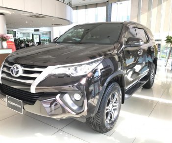 Toyota Fortuner 2.4G MT 2018 - Cần bán Toyota Fortuner 2.4G MT năm 2018, màu nâu, nhập khẩu giao ngay liên hệ 0986924166