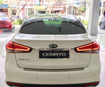 Kia Cerato 2.0 AT 2018 - Cần bán xe Kia Cerato 2.0 AT năm sản xuất 2018, màu trắng, giá 635tr lãi suất 6.6/năm