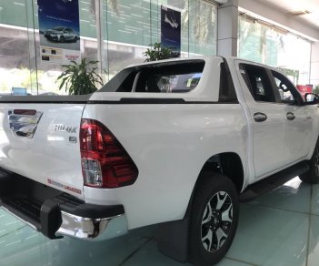 Toyota Hilux 2.8G AT 4x4 2018 - Bán Toyota Hilux 2.8G AT 4x4 2018, màu trắng, nhập khẩu, giá 886tr, đặt xe lấy sớm liên hệ 0986924166