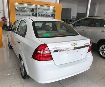 Chevrolet Aveo 2018 - Bán xe Chevrolet Aveo năm 2018, màu trắng, Hòa Bình, giảm tới 60 triệu, + full option, lăn bánh chỉ từ 100 triệu