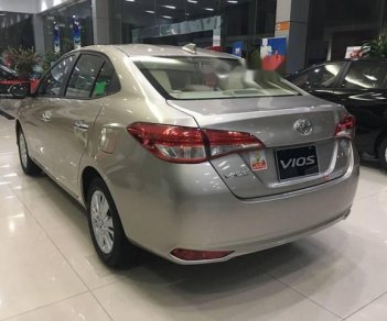 Toyota Vios    2018 - Cần bán xe Toyota Vios năm sản xuất 2018, màu bạc, giá chỉ 606 triệu