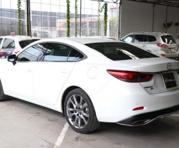 Mazda 6 2.5AT 2017 - Bán ô tô Mazda 6 2.5AT đời 2017, màu trắng, 988 triệu