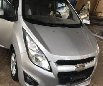 Chevrolet Spark   LT   2015 - Cần bán lại xe Chevrolet Spark LT 2015, màu bạc xe gia đình giá cạnh tranh