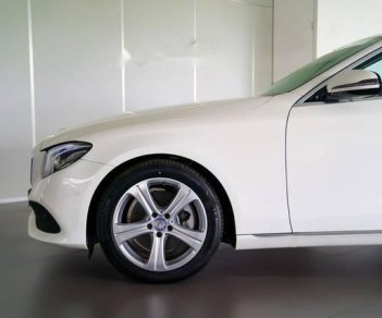 Mercedes-Benz E class E250  2018 - Bán Mercedes E250 đời 2018, màu trắng, xe nhập