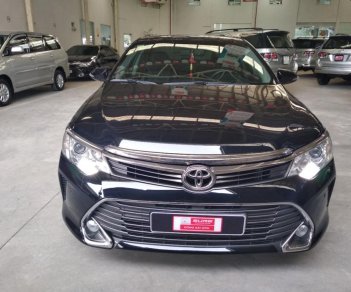 Toyota Camry 2.5Q 2015 - Bán ô tô Toyota Camry 2.5Q 2015, màu đen còn quá mới