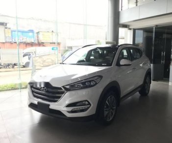 Hyundai Tucson      2018 - Bán Hyundai Tucson đời 2018, màu trắng, xe nhập, giá chỉ 838 triệu