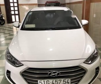 Hyundai Elantra 2017 - Gia đình bán Hyundai Elantra đời 2017, màu trắng, giá 525tr