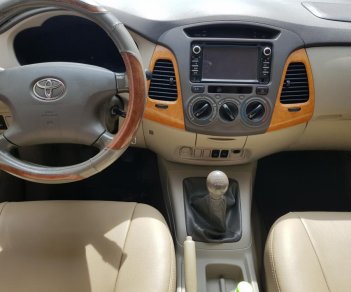 Toyota Innova G 2009 - Bán ô tô Toyota Innova sản xuất 2009 MT, màu bạc, gia đình sử dụng mới 98% xe