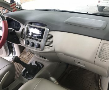 Toyota Innova E 2015 - Cần bán xe Toyota Innova E năm 2015 - Màu bạc, xe gia đình - Hình thức, chất lượng ok