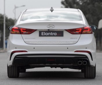 Hyundai Elantra 2018 - Bán Hyundai Elantra trắng, giao ngay