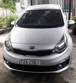 Kia Rio 2017 - Gia đình bán lại xe Kia Rio sản xuất 2017, màu trắng