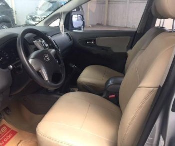 Toyota Innova 2.0E 2012 - Bán Toyota Innova 2.0E năm sản xuất 2012, màu xám  