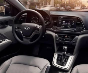 Hyundai Elantra 2017 - Bán xe Hyundai Elantra sản xuất năm 2017, màu trắng  