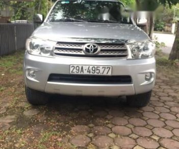 Toyota Fortuner 2011 - Gia đình bán Toyota Fortuner 2011, màu bạc 