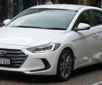 Hyundai Elantra 2017 - Bán xe Hyundai Elantra sản xuất năm 2017, màu trắng  