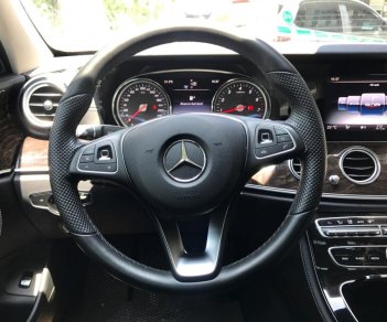 Mercedes-Benz E class E250  2016 - Cần bán xe Mercedes E250 2017, màu trắng