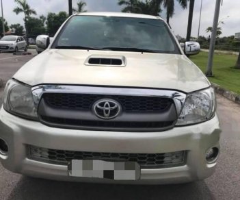 Toyota Hilux 2011 - Bán xe Toyota Hilux sản xuất 2011, màu bạc số sàn