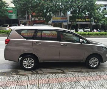 Toyota Innova G 2017 - Cần bán Toyota Innova G sản xuất năm 2017, màu bạc chính chủ