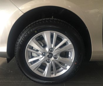 Toyota Vios 1.5E CVT 2018 - Bán xe Toyota Vios 1.5E CVT màu nâu, tặng gói bảo dưỡng 20.000km, hỗ trợ vay lên tới 90% giá trị xe, lh: 0912493498