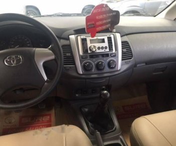 Toyota Innova 2.0E 2012 - Bán Toyota Innova 2.0E năm sản xuất 2012, màu xám  