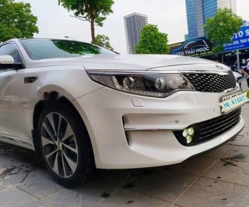 Kia Optima 2.0 ATH 2017 - Cần bán lại xe Kia Optima 2.0 ATH sản xuất năm 2017, màu trắng