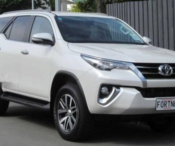 Toyota Fortuner 2017 - Bán Toyota Fortuner đời 2017, màu trắng  