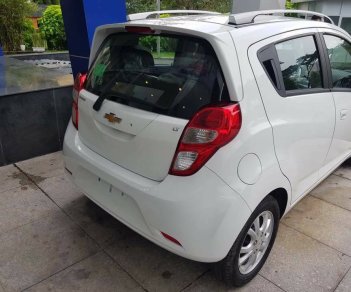 Chevrolet Spark LS 1.2 MT 2018 - Bán Chevrolet Spark LS 1.2 MT 2018 giá gốc 359tr giá giảm còn 299 triệu, hỗ trợ vay 90%, trả trước 70 triệu nhận xe