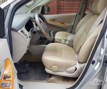 Toyota Innova G 2009 - Bán ô tô Toyota Innova sản xuất 2009 MT, màu bạc, gia đình sử dụng mới 98% xe