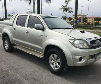 Toyota Hilux 2011 - Bán xe Toyota Hilux sản xuất 2011, màu bạc số sàn