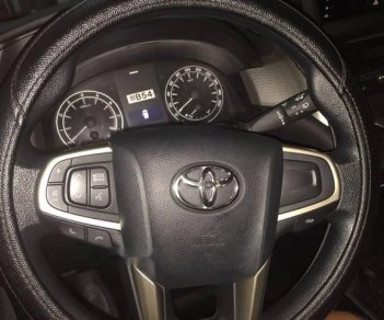 Toyota Innova E 2016 - Cần bán gấp Toyota Innova E sản xuất 2016, màu bạc chính chủ 