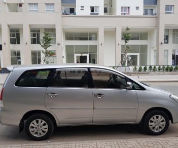 Toyota Innova G 2009 - Bán ô tô Toyota Innova sản xuất 2009 MT, màu bạc, gia đình sử dụng mới 98% xe