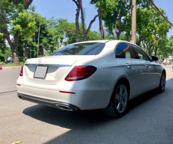 Mercedes-Benz E class E250  2016 - Cần bán xe Mercedes E250 2017, màu trắng