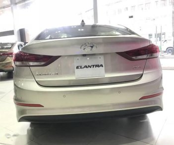 Hyundai Elantra 2018 - Bán Hyundai Elantra đời 2018, màu vàng. Giao ngay