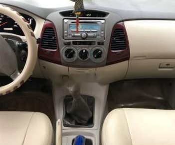 Toyota Innova 2006 - Cần bán xe Toyota Innova năm sản xuất 2006, màu bạc