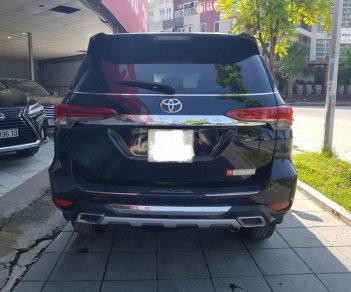 Toyota Fortuner 2.7V (4x4) 2016 - Bán ô tô Toyota Fortuner 2.7V (4x4) năm sản xuất 2016, màu đen, nhập khẩu