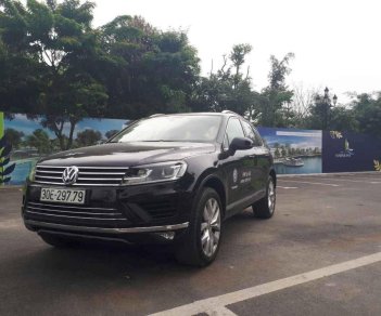 Volkswagen Touareg 2016 - Cần bán Volkswagen Touareg năm 2016, màu đen, nhập khẩu nguyên chiếc, xe demo cty, đăng ký T4/2017