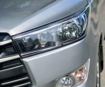 Toyota Innova 2.0G 2017 - Bán Toyota Innova 2.0G 2017, màu bạc số tự động