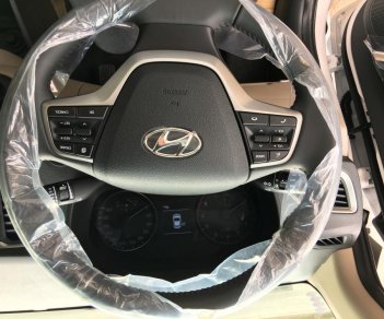 Hyundai Accent 1.4AT   2018 - Bán Hyundai Accent 1.4AT đời 2018, màu đỏ, 542tr