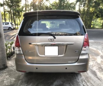 Toyota Innova 2.0 G 2011 - Cần bán xe Toyota Innova 2.0 G đời 2011, màu ghi vàng