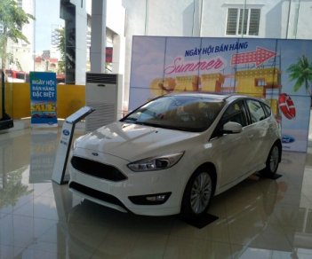 Ford Focus 1.5 Ecoboost 2018 - Giao ngay Ford Focus 5D Sport cao cấp đời 2018 màu trắng, hỗ trợ giảm giá, khuyến mại phụ kiện lớn - LH 0974286009