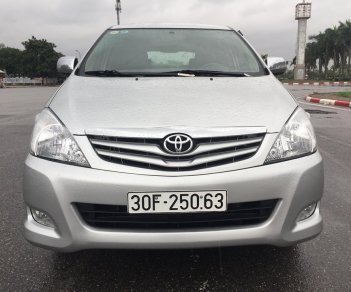 Toyota Innova 2.0 G 2011 - Bán xe gia đình cần bán Toyota Innova 2.0 G 2011