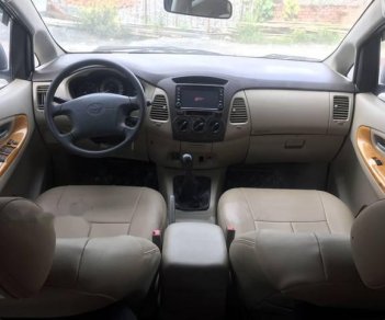 Toyota Innova  J 2010 - Bán xe Toyota Innova J lên G 2010 màu bạc 7 chỗ, dàn lạnh rất lạnh, nội thất ốp gỗ ghế da