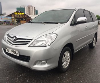 Toyota Innova 2.0 G 2011 - Bán xe gia đình cần bán Toyota Innova 2.0 G 2011