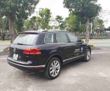 Volkswagen Touareg 2016 - Cần bán Volkswagen Touareg năm 2016, màu đen, nhập khẩu nguyên chiếc, xe demo cty, đăng ký T4/2017