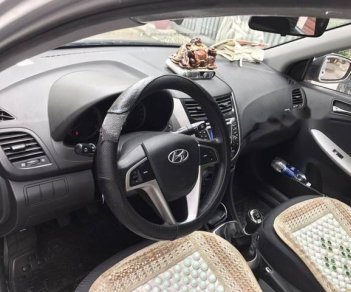 Hyundai Accent 2011 - Cần bán lại xe Hyundai Accent sản xuất 2011, màu bạc, còn mới, máy móc zin