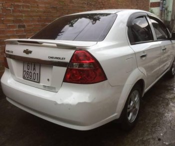 Chevrolet Aveo 2015 - Cần bán gấp Chevrolet Aveo năm 2015, màu trắng xe gia đình